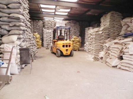 水處理濾料產(chǎn)品倉(cāng)庫(kù)